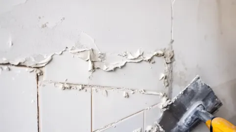 Czy można kłaść płytki na gładź gipsową