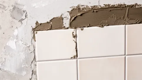 Jak kleić płytki na tynku gipsowym